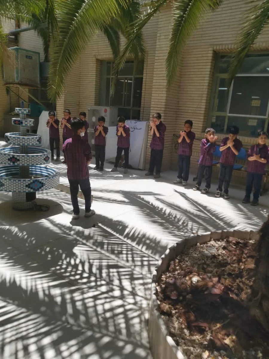 دانشجو معلم عزیز سینا رجایی رشته آموزش ابتدایی