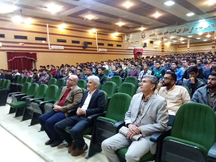 جلسه توجیهی شیوه نامه اسکان خوابگاه و شیوه نامه کمیته انضباطی در واحد دانشگاهی شهید مطهری شیراز