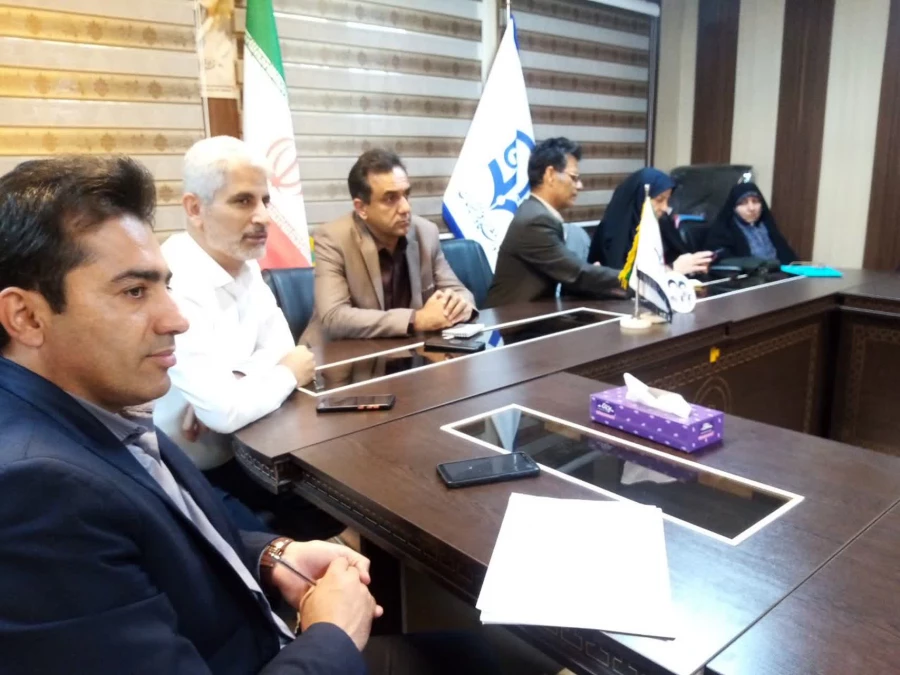 نشست مدیران محترم گروه و مسئولین آموزش با نماینده دانشجویان