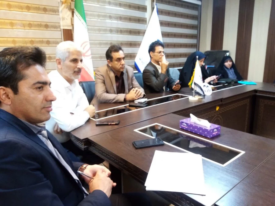 نشست مدیران محترم گروه و مسئولین آموزش با نماینده دانشجویان