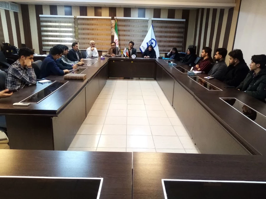 نشست مدیران محترم گروه و مسئولین آموزش با نماینده دانشجویان