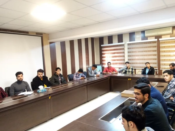 نشست مدیران محترم گروه و مسئولین آموزش با نماینده دانشجویان