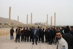 حضور دانشجو معلمان در اردوی نیم روزه  ی علمی تفریحی تخت جمشید