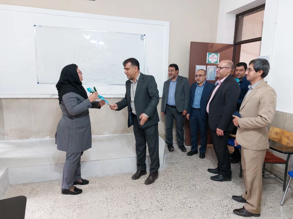 تقدیر از اساتید و اعضای هیئت علمی دانشگاه فرهنگیان واحد شهید مطهری شیراز به مناسبت روز معلم و (بزرگداشت سالروز شهادت استاد شهید مطهری)