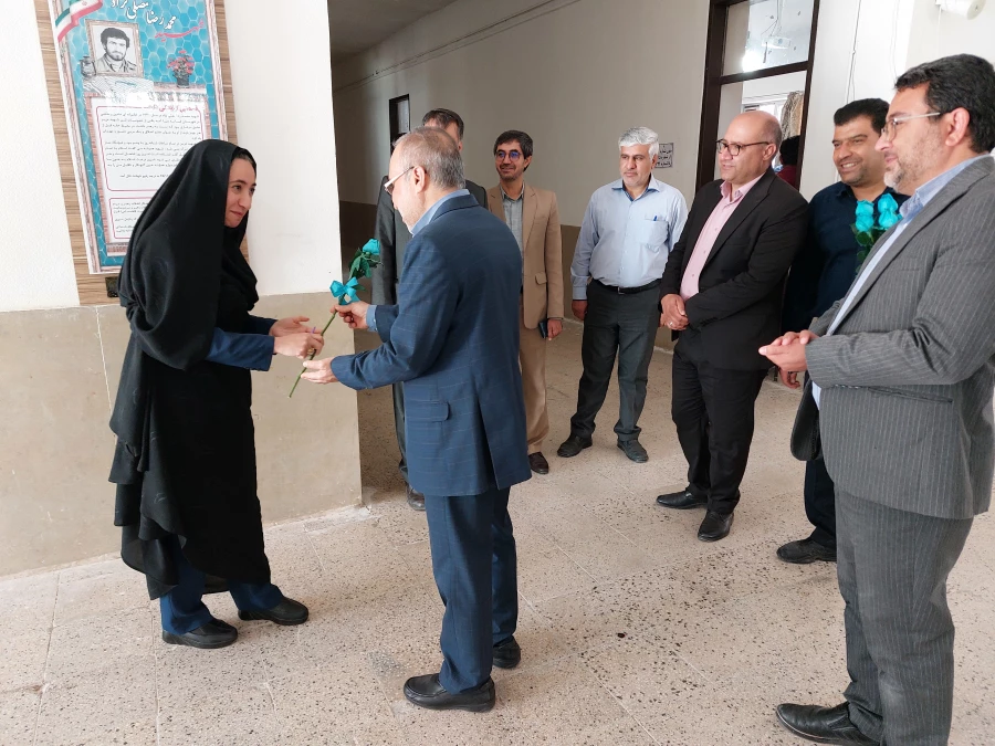 تقدیر از اساتید و اعضای هیئت علمی دانشگاه فرهنگیان واحد شهید مطهری شیراز به مناسبت روز معلم و (بزرگداشت سالروز شهادت استاد شهید مطهری)