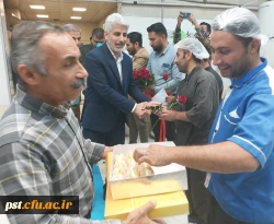 تقدیر و تشکر از نیروهای خدمات و نیروهای آشپزخانه به مناسبت روز کار و کارگر دانشگاه فرهنگیان واحد شهید مطهری شیراز 3