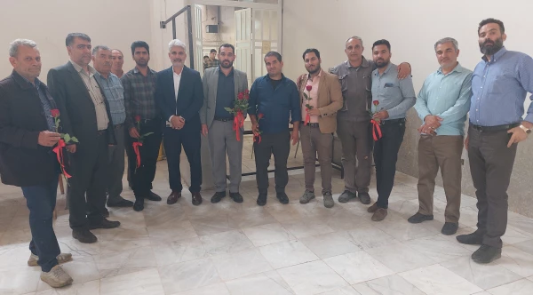 تقدیر و تشکر از نیروهای خدمات و نیروهای آشپزخانه به مناسبت روز کار و کارگر دانشگاه فرهنگیان واحد شهید مطهری شیراز 9