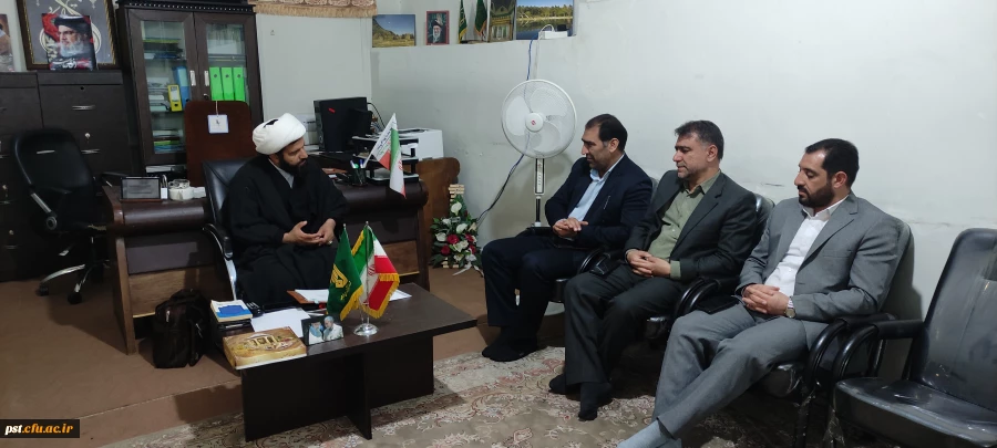 جلسه مسئولین واحد دانشگاهی شهید مطهری در دفتر امام جمعه محترم شهرستان زرقان برگزار گردید. 3