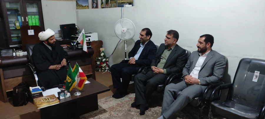 جلسه مسئولین واحد دانشگاهی شهید مطهری در دفتر امام جمعه محترم شهرستان زرقان برگزار گردید. 3