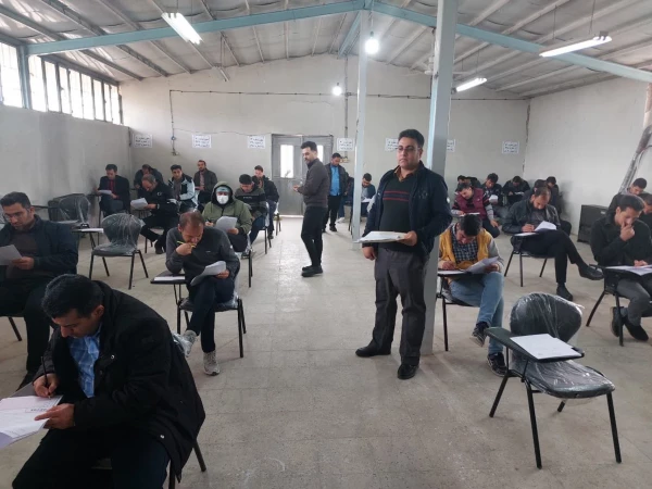 آزمون مهارت آموزان پودمان سری یازدهم آموزگار ابتدایی و استثنایی برادران در سالن امتحانات واحد شهید مطهری شیراز برگزار شد. 8