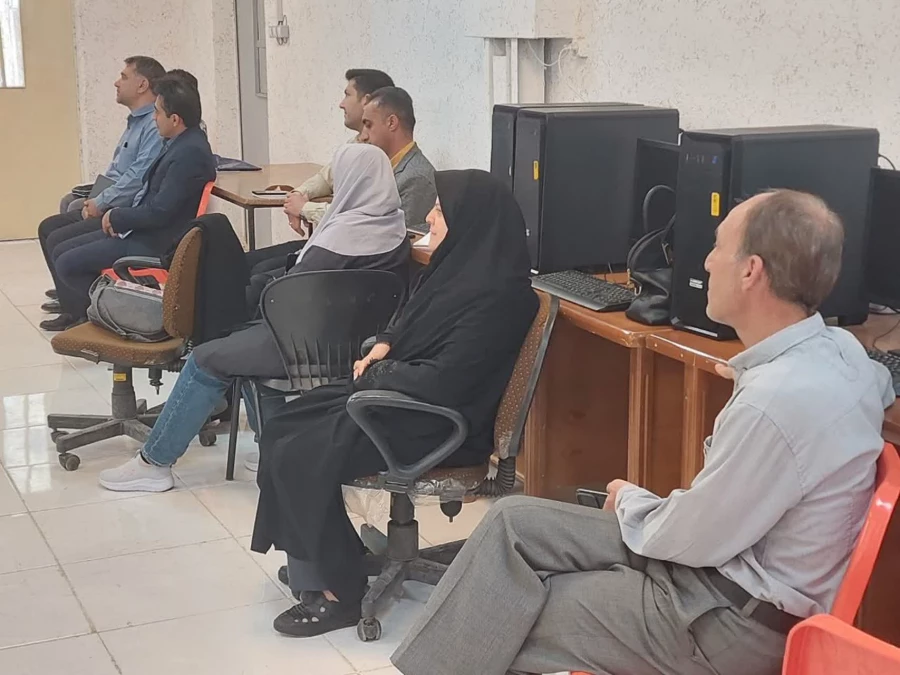 کارگاه آموزشی اکسل ویژه کارشناسان و کارشناس مسئولان در واحد شهید مطهری شیراز برگزار شد. 10