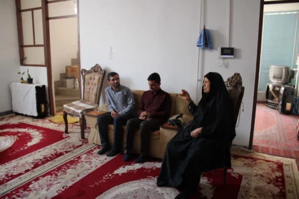 دیدار اعضای ستاد شاهد و ایثارگران مرکز شهید مطهری شیراز با خانواده محترم شهید محمد هادی  4