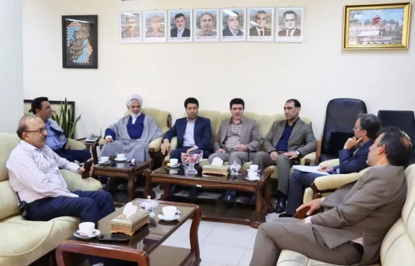 دیدار مسئولان دانشگاه فرهنگیان فارس با مدیرعامل پالایشگاه شیراز؛ بررسی راهکارهای توسعه همکاری های دوجانبه 3دیدار مسئولان دانشگاه فرهنگیان فارس با مدیرعامل پالایشگاه شیراز؛ بررسی راهکارهای توسعه همکاری های دوجانبه 4