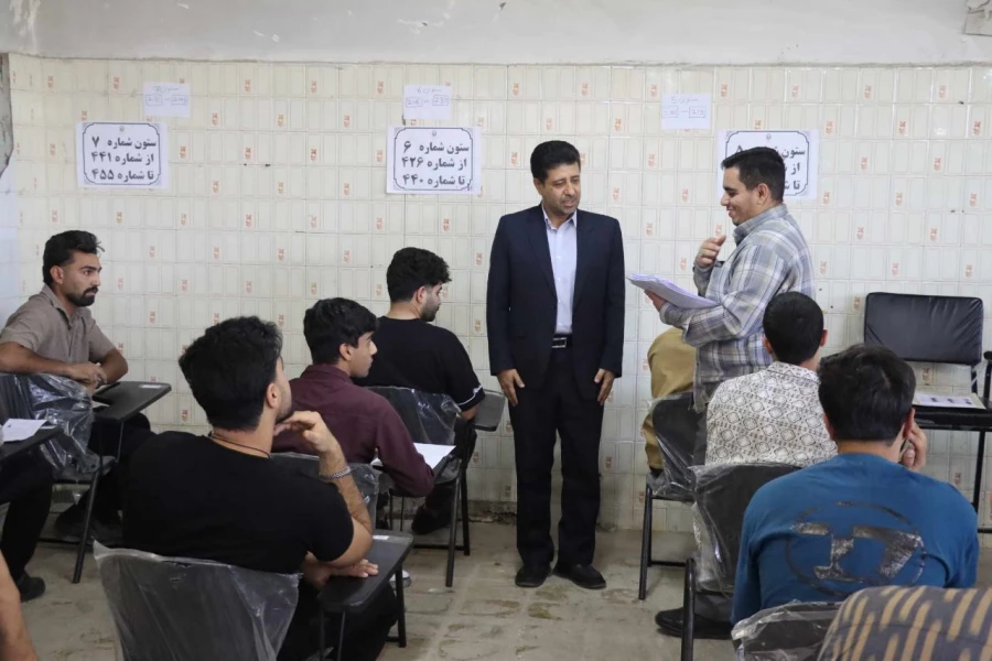 بازدید سرپرست دانشگاه فرهنگیان فارس از محل برگزاری امتحانات پایان ترم واحد شهید مطهری  4