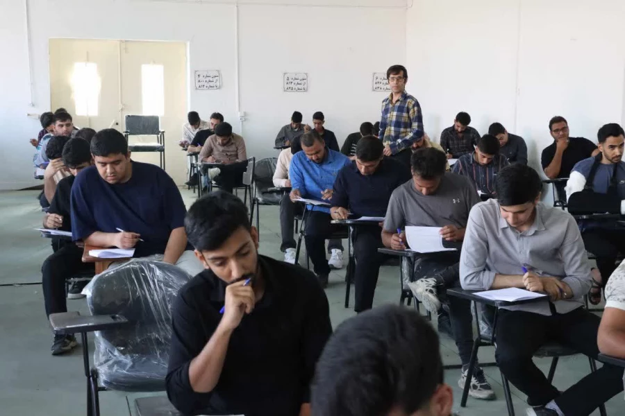 بازدید سرپرست دانشگاه فرهنگیان فارس از محل برگزاری امتحانات پایان ترم واحد شهید مطهری  11